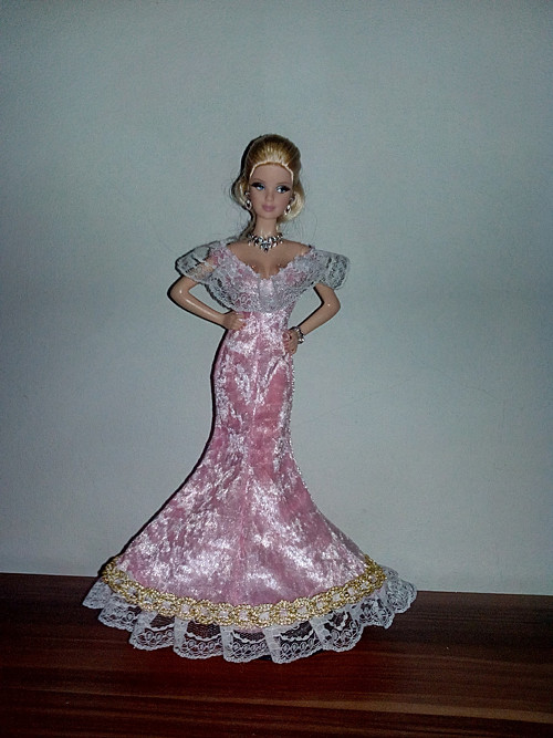 Šaty pro Barbie — foto 1
