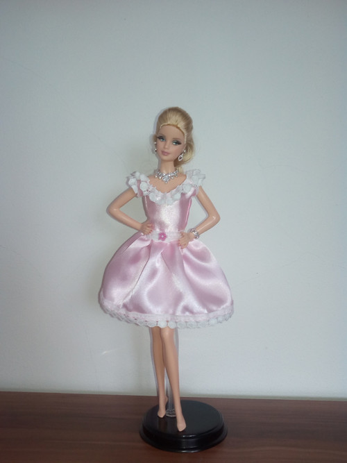 Šaty pro Barbie — foto 1