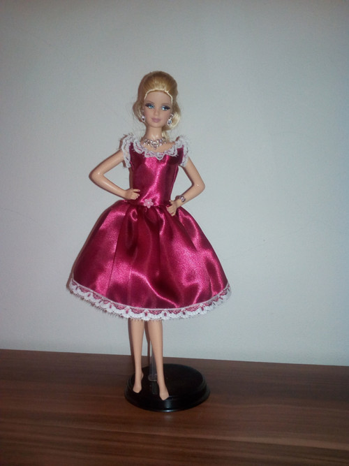 Šaty pro Barbie — foto 1
