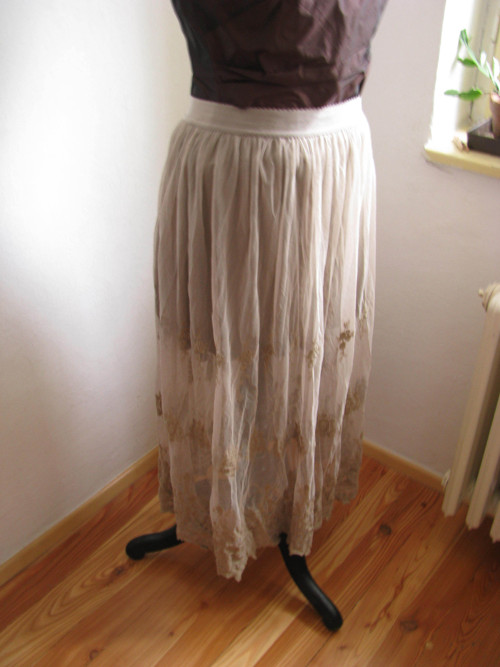 Sukně vyšívaná — foto 1