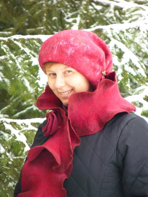 Plstěný baret a volánková šála Rose