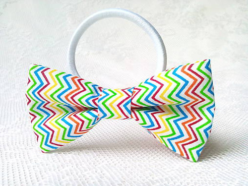 Zig-zag hair bow