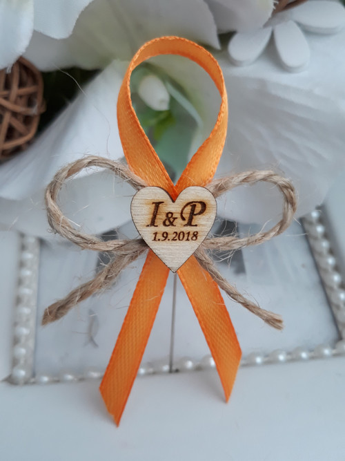 Oranžový vývazek s monogramy