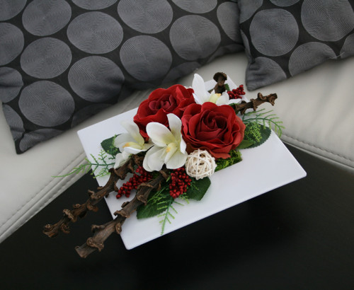 Ikebana s růžemi a orchidejemi — foto 1