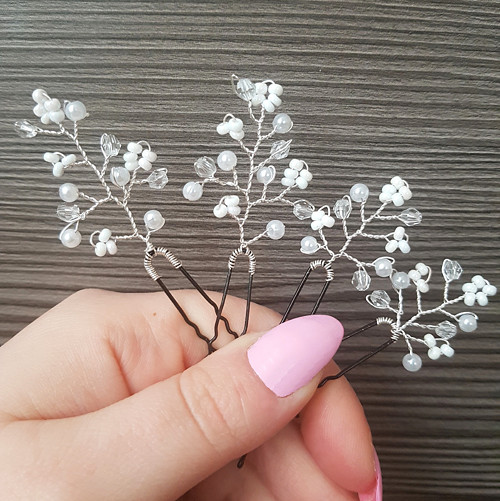 Sada bílých lístečkových pinetek