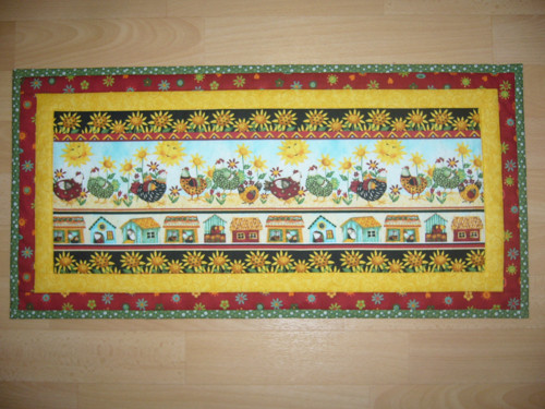 Středový ubrousek - slepičky a domečky — foto 1