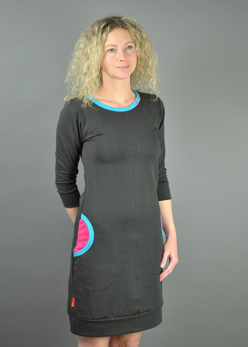 Hnědé šaty — foto 1