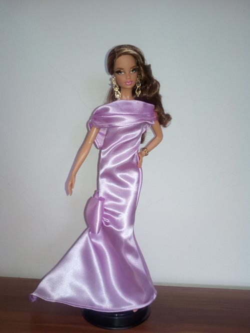 Lila šaty pro Barbie — foto 1