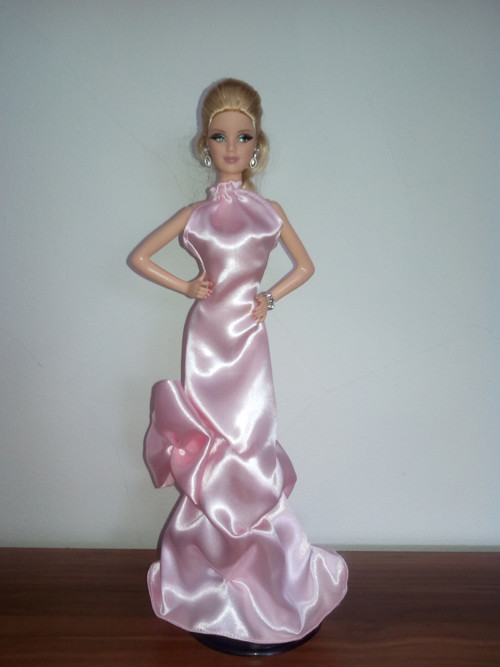Růžové šaty pro Barbie — foto 1