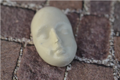 Hlavička bílá porcelánová — foto 1
