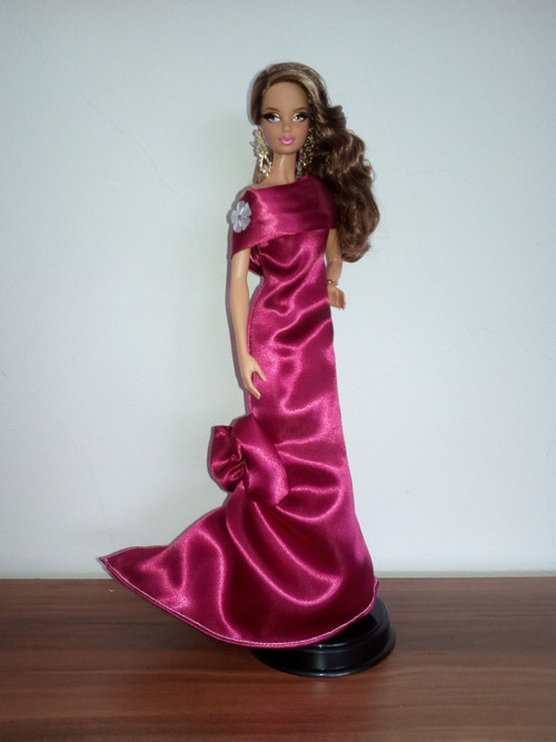 Červené šaty pro Barbie — foto 1