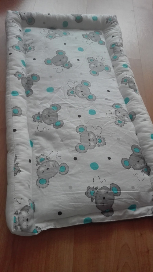 Oboustranná podložka na přebalovací pult
