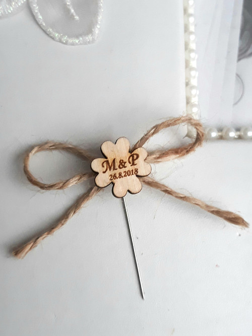 Jutový vývazek s monogramy — foto 1