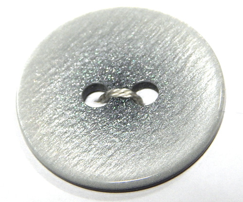 Knoflík, plast, šedostříbrný lesk, 30,5mm