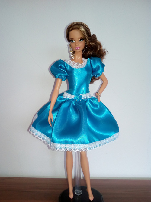 Tyrkysové šaty pro Barbie — foto 1