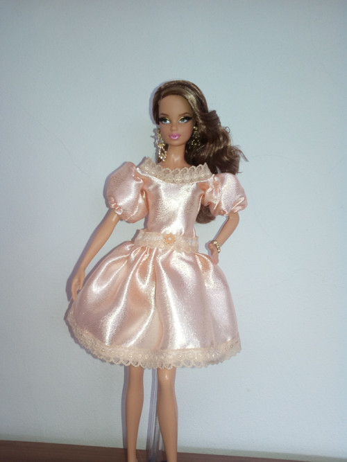 Oranžové šaty pro Barbie — foto 1