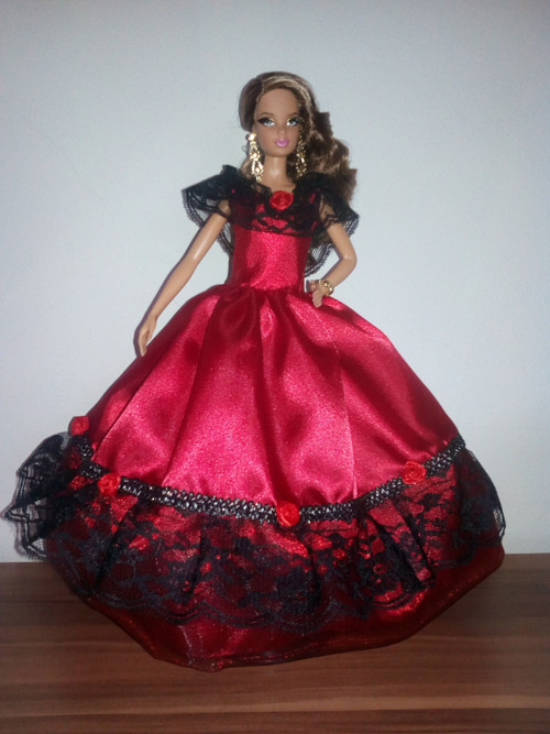 Červené šaty pro princeznu Barbie — foto 1