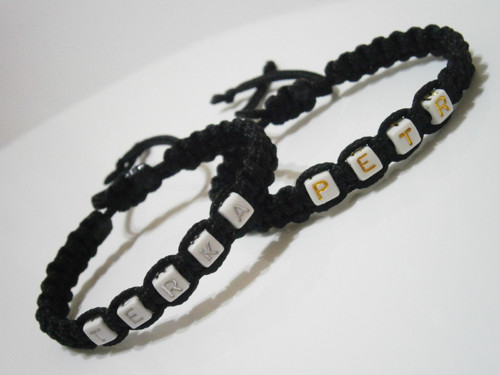 Náramek s textem - na přání (macramé) — foto 1