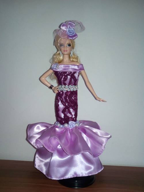 Lila šaty pro Barbie dámu — foto 1