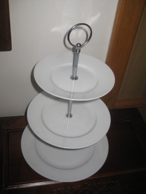 Tříposchoďový etažér - bílý porcelán — foto 1