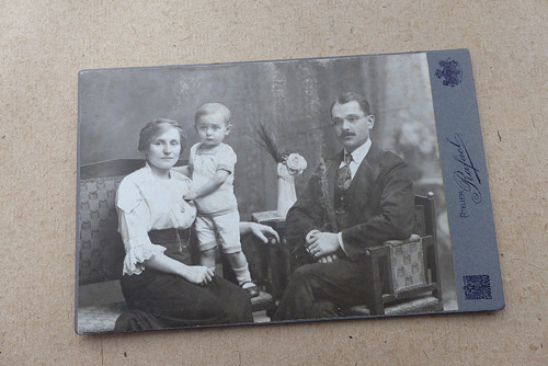 S maličkým... kabinetní fotografie