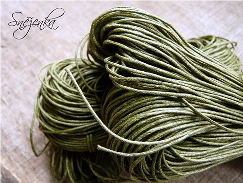 Voskovaná bavln. šňůrka olivově zelená, 0,7 mm 4 m