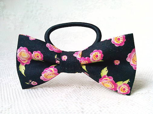 Romantic hair bow (black/flowers)