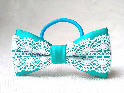 Folklore hair bow (turquoise/white)