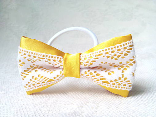 Folklore hair bow (yellow/white)