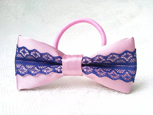 Folklore hair bow (pink/dark blue)