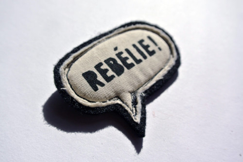 Brož REBÉLIE! — foto 1