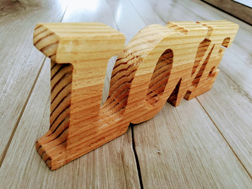 Nápis LOVE