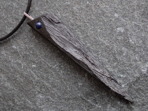 Dřevěný šperk - eben a lapis lazuli — foto 1