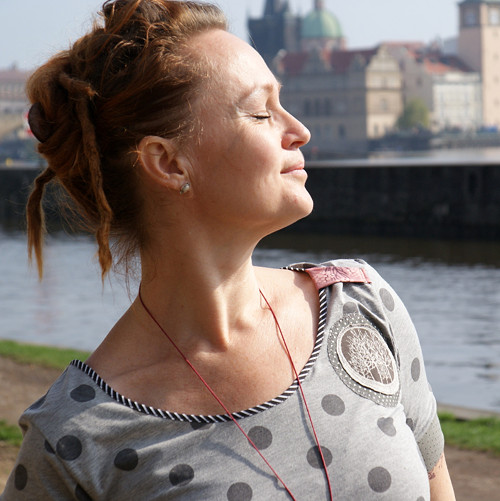 "Stříbrné sny stromů", šaty kr.r. — foto 1