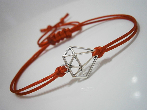 "Diamant" - červený saténový náramek (Kabbalah)