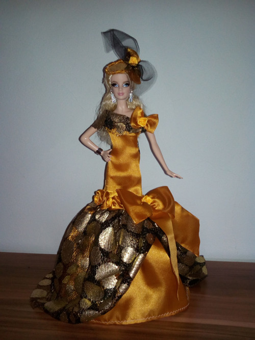 Zlaté šaty pro Barbie — foto 1