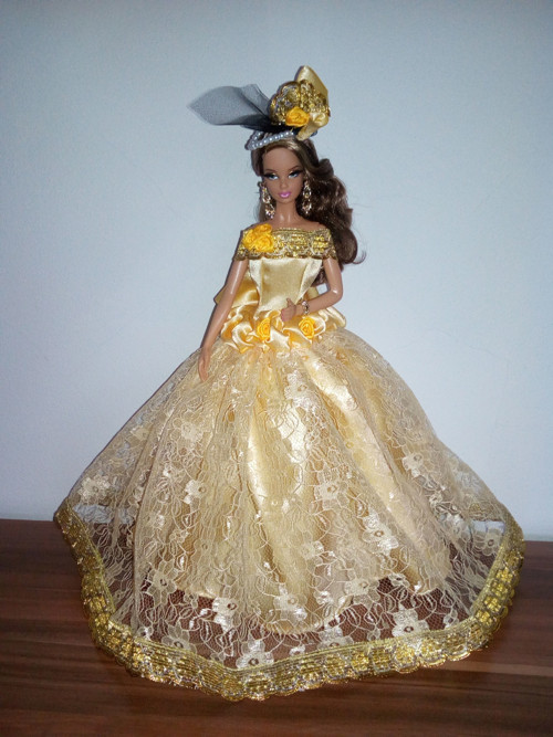 Žluté šaty pro Barbie — foto 1
