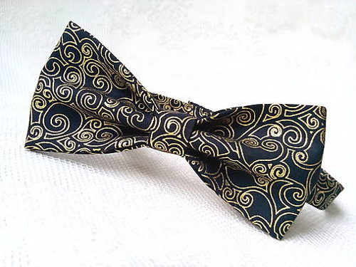 Golden orient bow tie