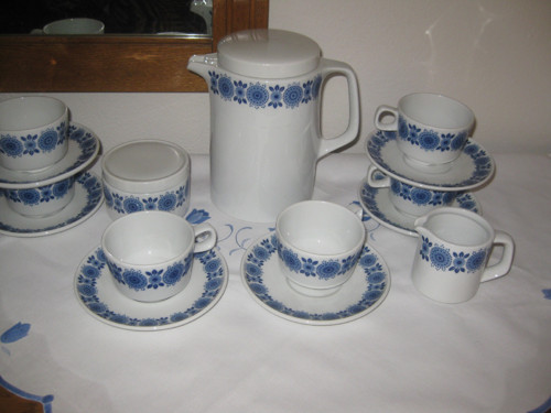 Porcelánový servis s modrotiskovým vzorem — foto 1