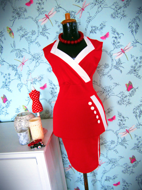 Retro red šaty — foto 1
