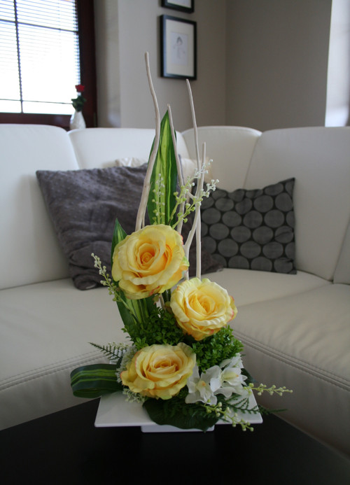 Ikebana s růžemi a orchidejemi — foto 1