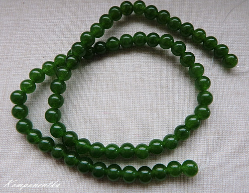Taiwanský Nefrit zelený 6mm 4kusy