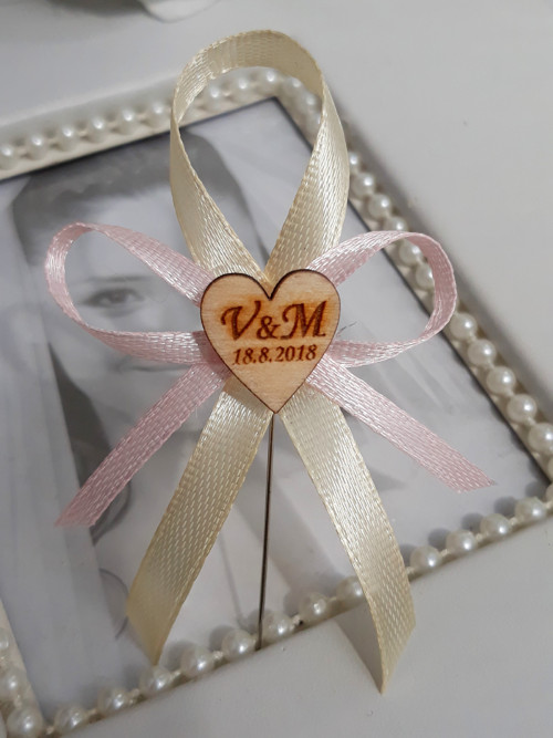 RŮŽOVÁ se smetanovou s monogramy
