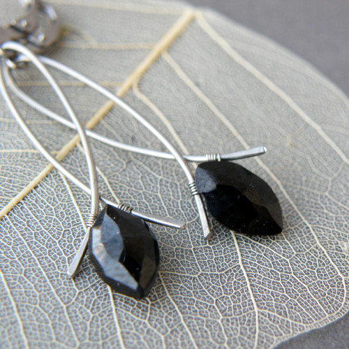 SIMPLICITY - Černý spinel — foto 1