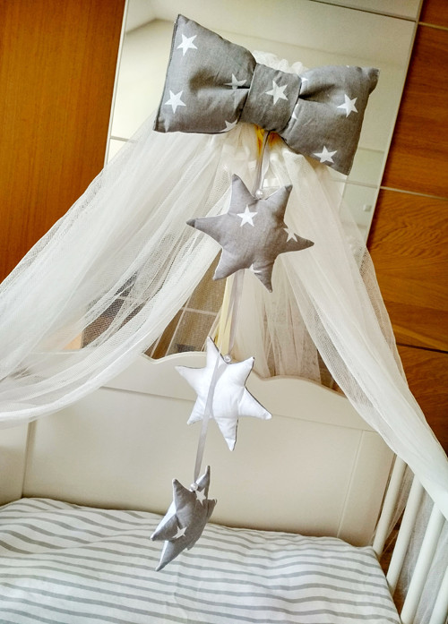 Mašle s hvězdami na nebesa k dětské postýlce