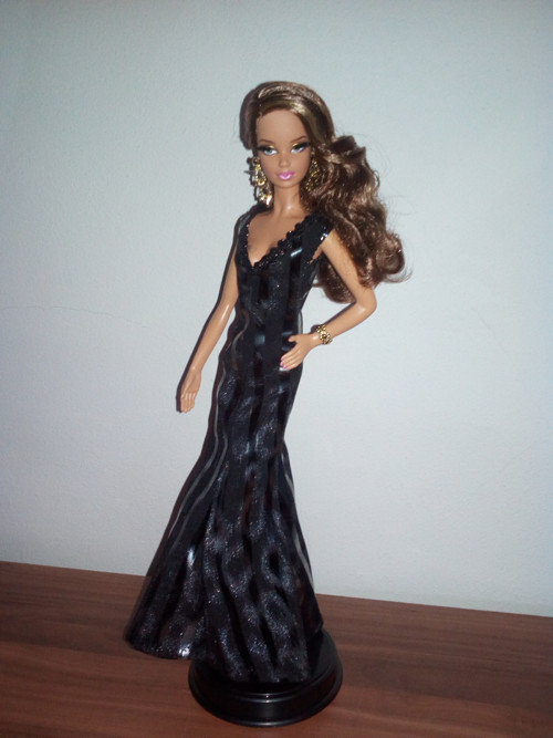 Černé večerní šaty pro Barbie — foto 1