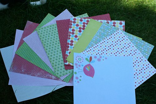 Sada scrap papírů 12 ks "Puntikatá V" — foto 1