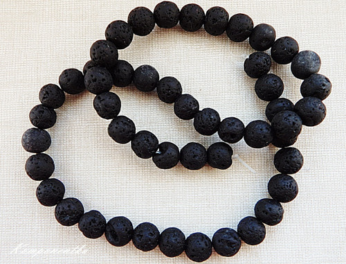 Láva černá polodrahokam 8mm 4kusy