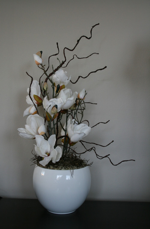 Bílá koule s magnoliemi — foto 1