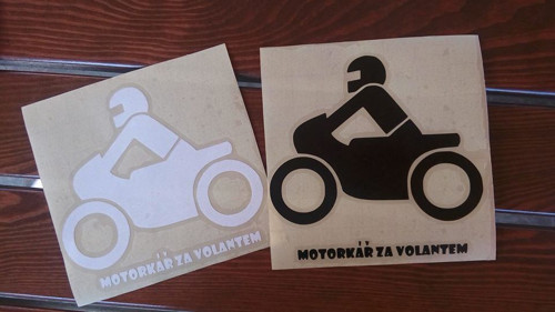 Nálepky MOTORKÁŘ ZA VOLANTEM — foto 1